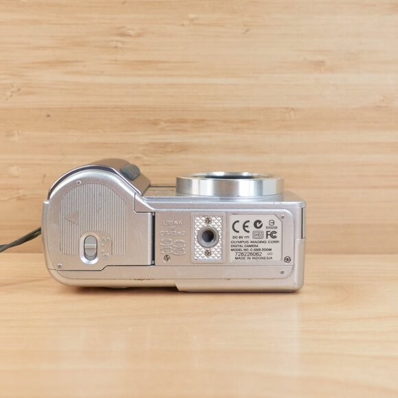 Share Olympus CAMEDIA C-5500 Zoom / 5.1MP Digital Camera / Tested & Working - Picture 7 of 9